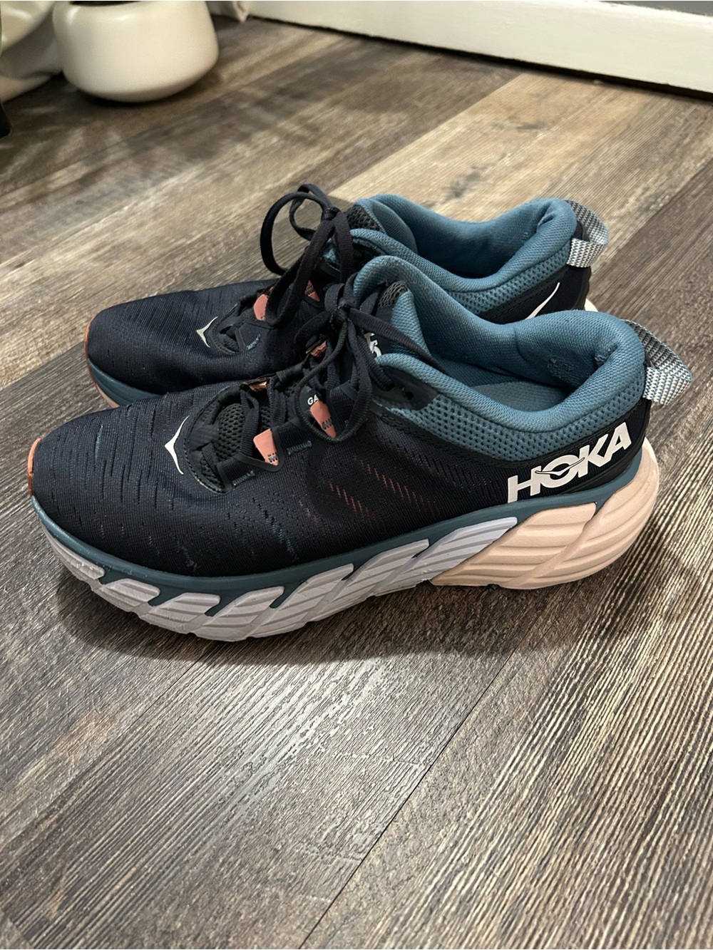 EUC Women’s Hoka One One Gaviota 3 Running Shoes